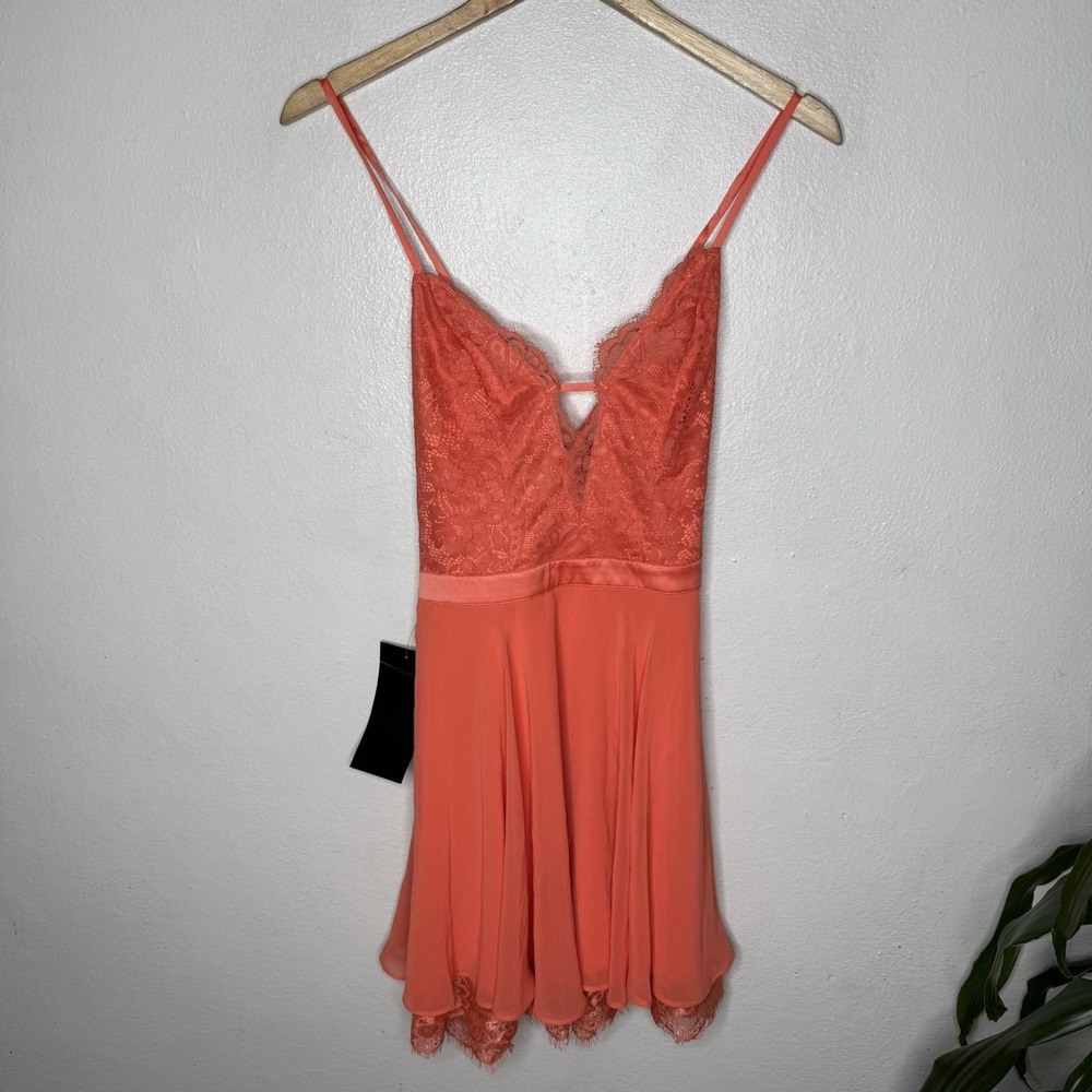 New Bebe Kaylee Lace Top Skater Mini V-neck Dress Coral Women's 4‎